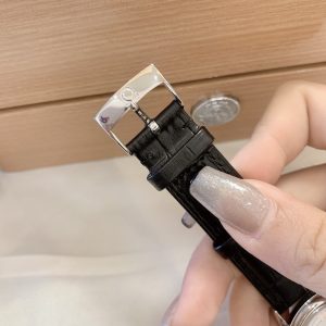 Best-selling timepiece on your wrist—elegance is an attitude. Available at boutiques, continuing the legacy, craftsmanship woven into every tick and tock, witnessing sincere devotion, deciphering time's trajectory.【Specifications】 Brand: Omega Model: De Ville Classic Men's Mechanical Watch Glass: Scratch-resistant sapphire crystal Case: 316L stainless steel Ultra-thin original case Water resistance: 3 ATM Dimensions: 38.5mm